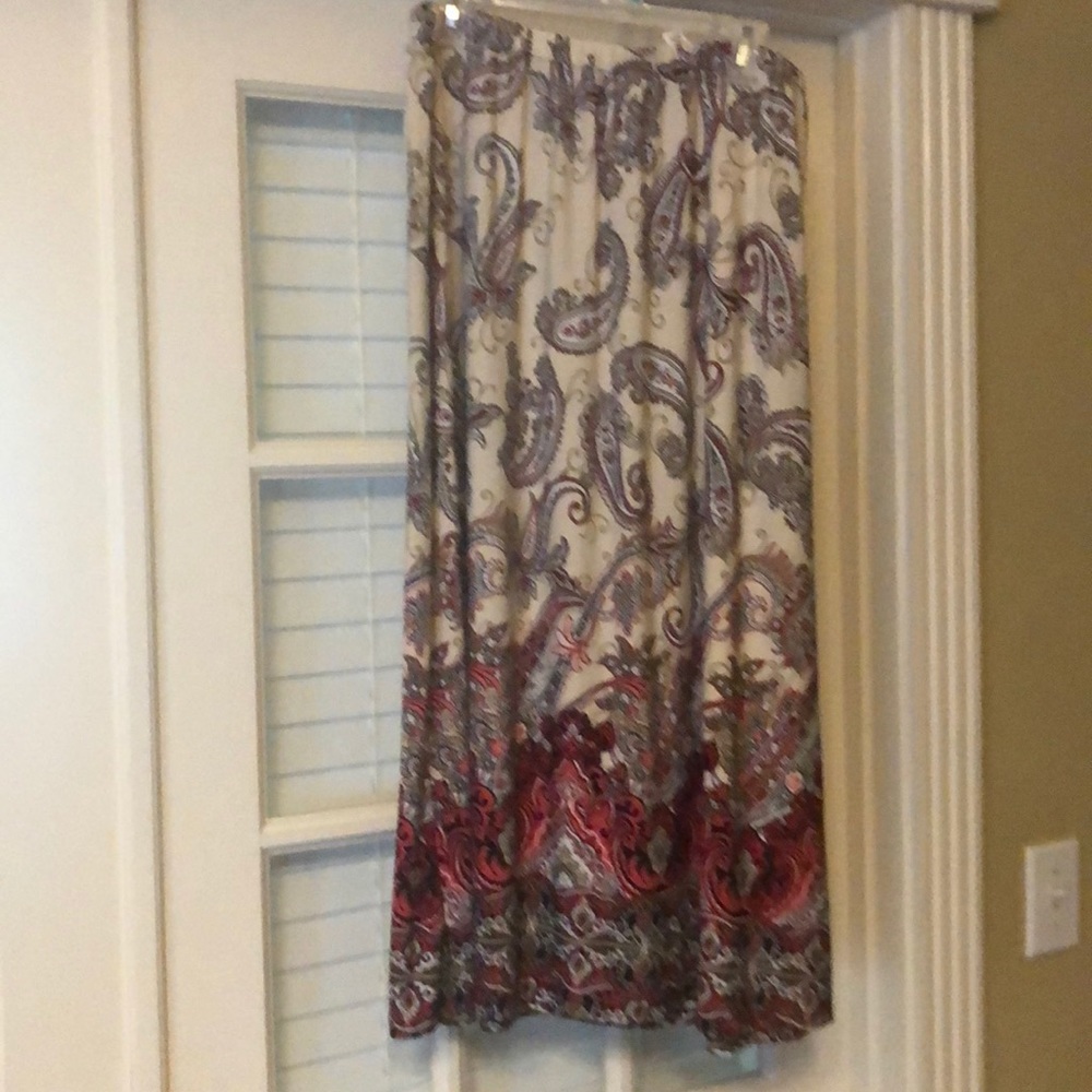 Beautiful long paisley print skirt - Picture 2 of 3